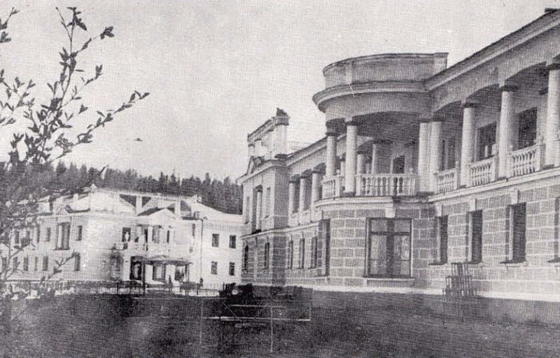 17 октября 1940 года в посёлке оленеводческого совхоза "Талая" открыт санаторий "Горячие ключи"
