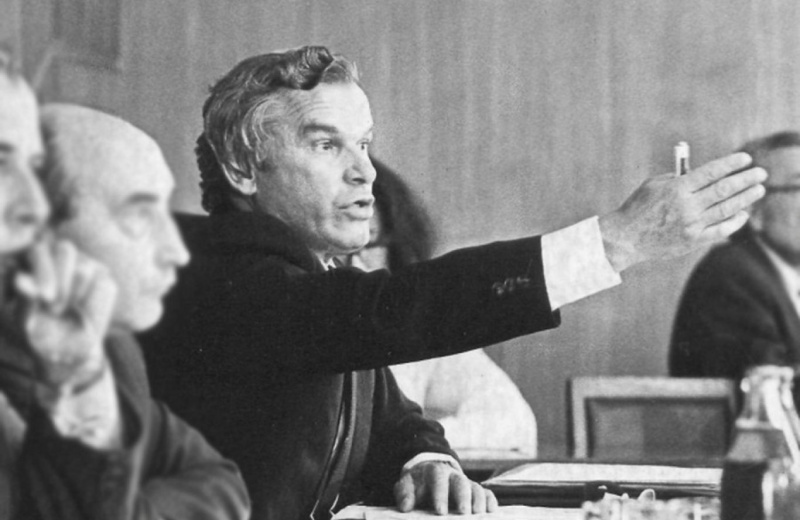 24 октября 1991 года Указом Президента РСФСР Михайлов Виктор Григорьевич назначен на должность главы администрации Магаданской области.